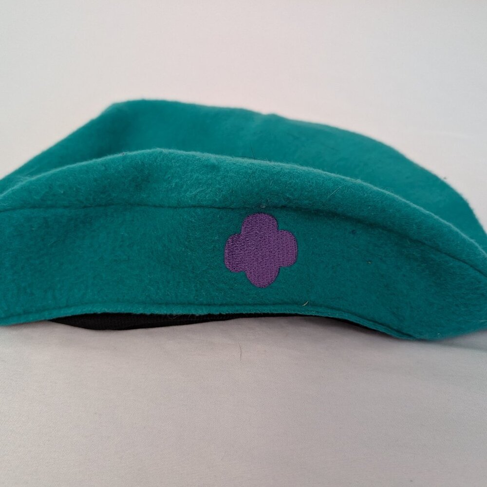 Green Girl Scout Beret Purple Emblem Black Trim